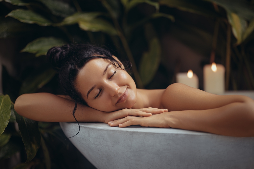 Home,spa,relax,beauty,woman,portrait,in,bathtub,with,tropical