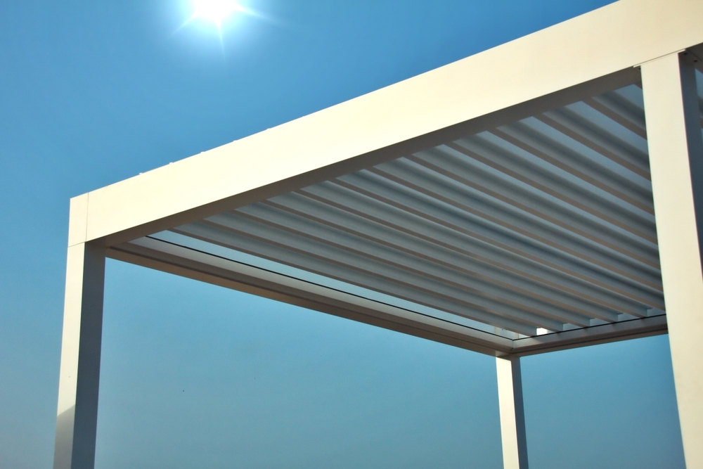 Flat Pan vs. Insulated Aluminum Awnings: Comparing the Differences in Energy Efficiency and Weather Resistance